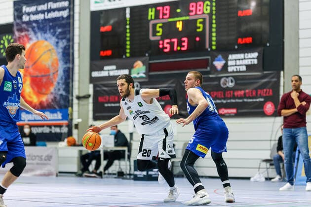 20 02 2021, Men, Basketball, 2020 2021 season, 2 Bundesliga, Pro B South, College Wizards Ahorn Camp BIS Baskets Speyer Alexander Thompson College Wizards 20 dribbles to the attack Karlsruhe Institute for Sport and Sportwis Baden Württemberg Germany
