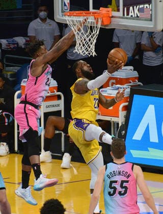 Los Angeles Lakers forward LeBron James scores on Miami Heat guard Jimmy Butler during the second half at Staples Center in Los Angeles on Saturday, February 20, 2021. The Heat defeated the Lakers 96-94.  LAP2021022001 JIMxRUYMEN