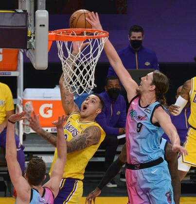 Miami Heat center Kelly Olynyk blocks the shot of Los Angeles Lakers forward Kyle Kuzma during the first half at Staples Center in Los Angeles on Saturday, February 20, 2021. The Heat defeated the Lakers 96-94.  LAP2021022024 JIMxRUYMEN