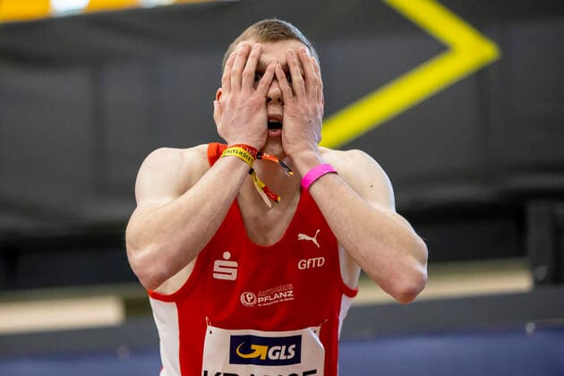 Bilder des Jahres 2021, Sport 02 Februar Sport Themen der Woche KW07 Deutsche Leichtathletik-Hallenmeisterschaften; Dortmund, 21.02.2021 Henrik Krause (LG Olympia Dortmund) gewinnt überraschend die 400m; Deutsche Leichtathletik-Hallenmeisterschaften am 21.02.2021 in der Helmut-Koernig-Halle, Dortmund (Deutschland). *** German Athletics Indoor Championships Dortmund, 21 02 2021 Henrik Krause LG Olympia Dortmund surprisingly wins the 400m German Athletics Indoor Championships on 21 02 2021 at Helmut Koernig Halle, Dortmund Germany Copyright: xBEAUTIFULxSPORTS AxelxKohringx