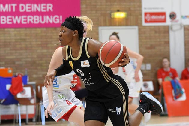 Basketball Toyota 1 DBBL, Matchday 18, GiroLive Panthers Osnabrück vs TK Hannover on 21 02 2021 at OSC Halle in Osnabrück Stephanie Gardner TK Hannover on the ball Osnabrück OSC Halle Lower Saxony Germany