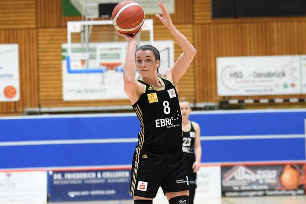Basketball Toyota 1 DBBL, Matchday 18, GiroLive Panthers Osnabrück vs TK Hannover on 21 02 2021 at OSC Halle in Osnabrück Tessa Stammberger TK Hannover shooting free throws Osnabrück OSC Halle Lower Saxony Germany