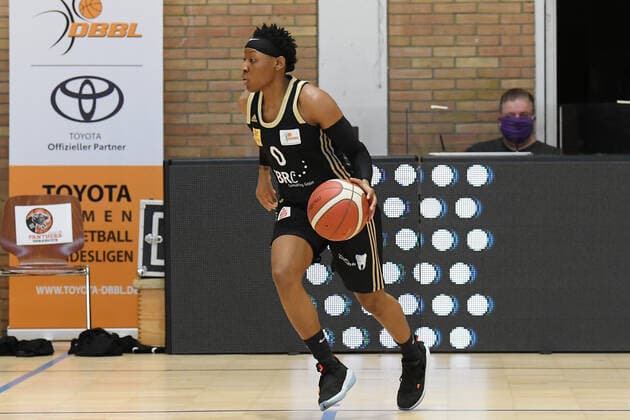 Basketball Toyota 1 DBBL, Matchday 18, GiroLive Panthers Osnabrück vs TK Hannover on 21 02 2021 at OSC Halle in Osnabrück Stephanie Gardner TK Hannover on the ball Osnabrück OSC Halle Lower Saxony Germany