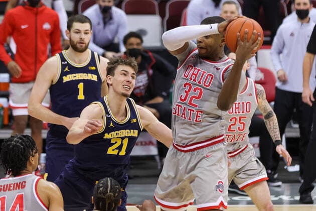 February 21, 2021, Columbus, Ohio, U.S: Ohio State Buckeyes forward E.J. Liddell (32) looks to pass as he is defended by Michigan Wolverines guard Franz Wagner (21)the game between the Michigan Wolverines and the Ohio State Buckeyes at Value City Arena, Columbus, Ohio. Columbus U.S. - ZUMAs304 20210221_zaf_s304_024 Copyright: xScottxStuartx