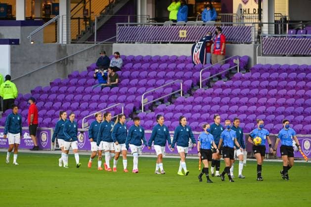 Fußball, Damen Länderspiel, SheBelieves Cup, Argentinien - Kanada Orlando, Florida, Feb 21st 2021: Team Argentina enters the stadium prior to the SheBelieves Cup International Womens match between Argentina and Canada at Exploria Stadium in Orlando, Florida. SheBelieves Cup - Argentina v Canada 