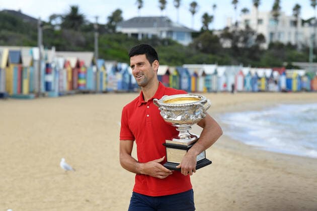 TENNIS AUSTRALIAN OPEN, Novak Djokovic of Serbia walks on Brighton Beach with the Norman Brookes Challenge Cup following his Men s singles finals win against Daniil Medvedev of Russia at the Australian Open in Melbourne, Monday, February 22, 2021. ( NO ARCHIVING, EDITORIAL USE ONLY, NO USE IN BOOKS WITHOUT CONSENT MELBOURNE VIC AUSTRALIA  Copyright: xDAVExHUNTx 20210222001522320578