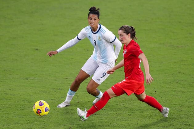 Fußball, Damen Länderspiel, SheBelieves Cup, Argentinien - Kanada February 21, 2021: Canada midfielder JESSIE FLEMING (17) attacks the ball against Argentina forward SOLE JAIMES (9) during the SheBelieves Cup Argentina vs Canada match at Exploria Stadium in Orlando, Fl on February 21, 2021. - ZUMAk149 20210221_zsp_k149_062 Copyright: xCoryxKnowltonx