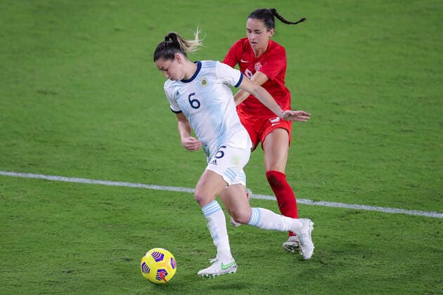 Fußball, Damen Länderspiel, SheBelieves Cup, Argentinien - Kanada February 21, 2021: Argentina defender ALDANA COMETTI (6) competes for the ball against Canada forward EVELYNE VIENS (9) during the SheBelieves Cup Argentina vs Canada match at Exploria Stadium in Orlando, Fl on February 21, 2021. - ZUMAk149 20210221_zsp_k149_104 Copyright: xCoryxKnowltonx