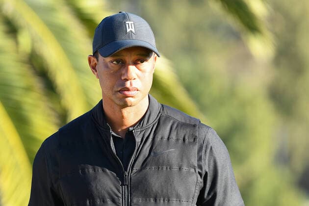 PACIFIC PALISADES, CA - FEBRUARY 21: Tiger Woods looks on from the 18th hole during the final round of The Genesis Invitational golf tournament at the Riviera Country Club in Pacific Palisades, CA on February 21, 2021. The tournament was played without fans due to the COVID-19 pandemic.(Photo by Brian Rothmuller Icon Sportswire) GOLF: FEB 21 PGA, Golf Herren - The Genesis Invitational Icon210221033