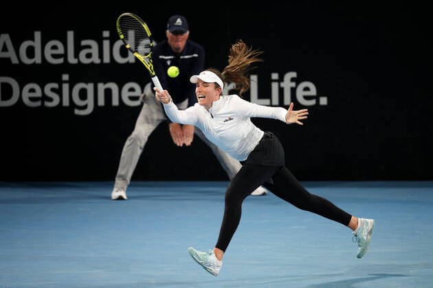 Sport Bilder des Tages ADELAIDE, AUSTRALIA - FEBRUARY 23: Johanna Konta of Great Britain plays a forehand against Shelby Rogers of United States during their singles match on day two of the Adelaide International tennis tournament at Memorial Drive on February 23, 2021 in Adelaide, Australia. (Photo by Peter Mundy Speed Media Icon Sportswire) TENNIS: FEB 23 - Adelaide International Icon210223039
