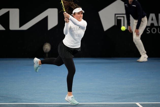 ADELAIDE, AUSTRALIA - FEBRUARY 23: Johanna Konta of Great Britain hits a backhand against Shelby Rogers of United States during their singles match on day two of the Adelaide International tennis tournament at Memorial Drive on February 23, 2021 in Adelaide, Australia. (Photo by Peter Mundy Speed Media Icon Sportswire) TENNIS: FEB 23 - Adelaide International Icon210223042