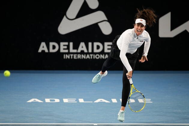 ADELAIDE, AUSTRALIA - FEBRUARY 23: Johanna Konta of Great Britain serves the ball against Shelby Rogers of United States during their singles match on day two of the Adelaide International tennis tournament at Memorial Drive on February 23, 2021 in Adelaide, Australia. (Photo by Peter Mundy Speed Media Icon Sportswire) TENNIS: FEB 23 - Adelaide International Icon210223044