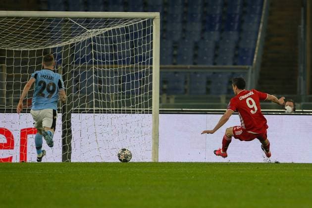 UEFA Champions League ( SS Lazio VS Bayern Muenchen - 2021 02 23 ) ROME, ITALY, FEB 23: Robert Lewandowski of Bayern München scores a goal during the UEFA Champions League Round of 16 match between Lazio Roma and Bayern München at Olimpico Stadium on February 23, 2021 in Rome, Italy. Bayern München won the match 4-1 . Rome Olympic Stadium Italy 6197_232740 Copyright: xGiampieroxSposito PentaxPressx