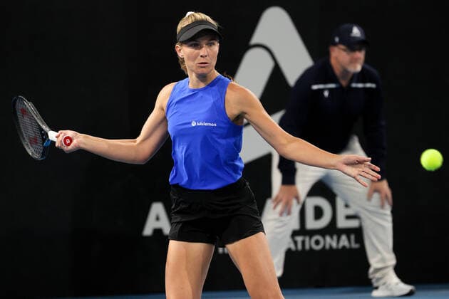 ADELAIDE, AUSTRALIA - FEBRUARY 24: Maddison Inglis of Australia plays a shot against Iga Swiatek of Poland during their singles match on day three of the Adelaide International tennis tournament at Memorial Drive on February 24, 2021 in Adelaide, Australia. (Photo by Peter Mundy Speed Media Icon Sportswire) TENNIS: FEB 24 - Adelaide International Icon210224249