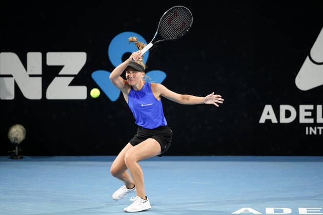 ADELAIDE, AUSTRALIA - FEBRUARY 24: Maddison Inglis of Australia plays a shot against Iga Swiatek of Poland during their singles match on day three of the Adelaide International tennis tournament at Memorial Drive on February 24, 2021 in Adelaide, Australia. (Photo by Peter Mundy Speed Media Icon Sportswire) TENNIS: FEB 24 - Adelaide International Icon210224276
