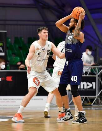 24 02 2021 Basketball Saison 2020 2021 2 Bundesliga Pro A 10 Spieltag Nürnberg Falcons Basketball Club NBC Uni Baskets Paderborn Jonathan Maier 13, Nürnberg Falcons BC NBC Barret Michael Benson 40, Uni Baskets Paderborn