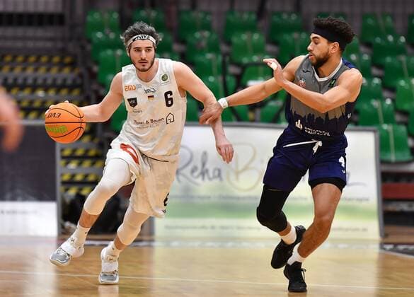 24 02 2021 Basketball Saison 2020 2021 2 Bundesliga Pro A 10 Spieltag Nürnberg Falcons Basketball Club NBC Uni Baskets Paderborn Martin Bogdanov 6, Nürnberg Falcons BC NBC Drew Hershel Cushingberry 4, Uni Baskets Paderborn