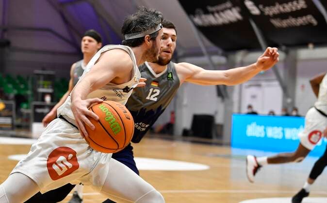 24 02 2021 Basketball Season 2020 2021 2 Bundesliga Pro A 10 Spieltag Nürnberg Falcons Basketball Club NBC Uni Baskets Paderborn Martin Bogdanov 6, Nürnberg Falcons BC NBC Robert Drijencic 12, Uni Baskets Paderborn