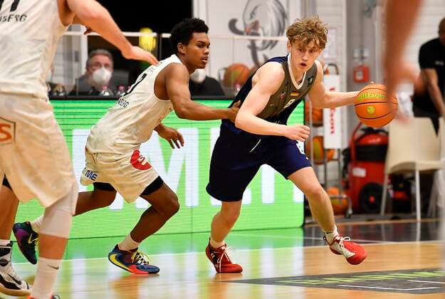 24 02 2021 Basketball Season 2020 2021 2 Bundesliga Pro A 10 Spieltag Nürnberg Falcons Basketball Club NBC Uni Baskets Paderborn Tra Holder 0, Nürnberg Falcons BC NBC Peter Hemschemeier 8, Uni Baskets Paderborn