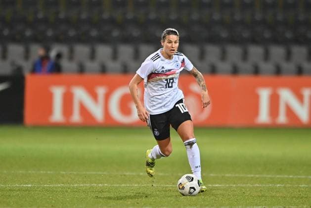 Dzsenifer Marozsan DFB Women,10 with ball in midfield, 2 24 2021, Venlo Netherlands , Football, Three Nations One Goal, Netherlands Germany, DFB DFL REGULATES PROHIBIT ANY USE OF PHOTOGRAPHS AS IMAGE SEQUENCES AND OR QUASI VIDEO xmkx