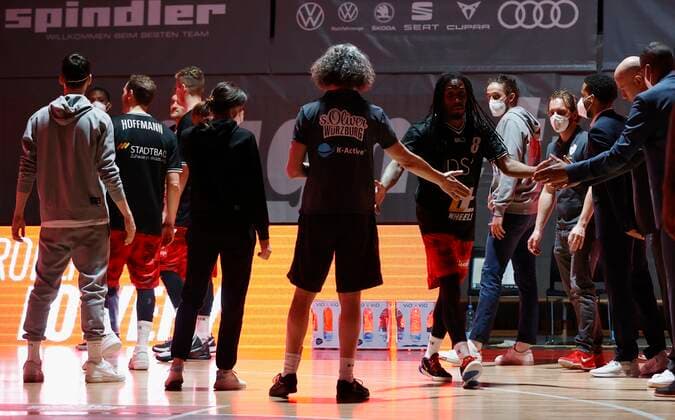 24 02 2021, Basketball, BBL 2020 2021, 17 matchday, s Oliver Wuerzburg JobStairs GIESSEN 46ers, GER, s Oliver Arena in Wuerzburg picture run-in by Robert Lowery s Oliver Wuerzburg , Copyright: HMBxMedia xHeikoxBecker