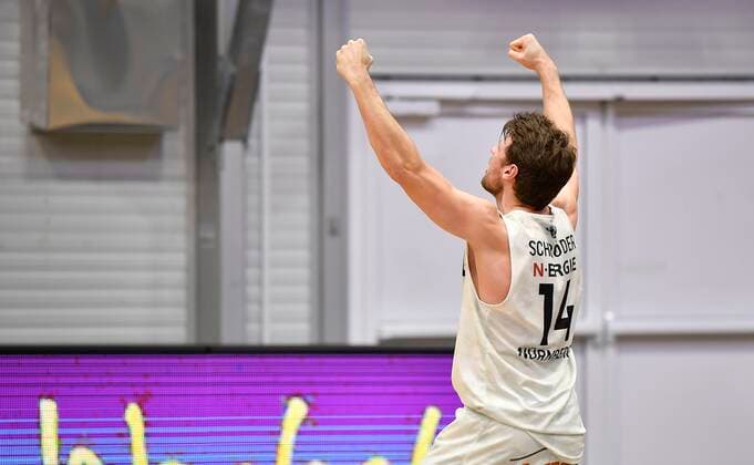24 02 2021 Basketball Season 2020 2021 2 Bundesliga Pro A 10 Spieltag Nürnberg Falcons Basketball Club NBC Uni Baskets Paderborn Sebastian Schröder Schroeder 14, Nürnberg Falcons BC NBC Jubel Freude nach Spielende