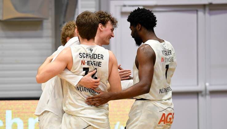 24 02 2021 Basketball Season 2020 2021 2 Bundesliga Pro A 10 Spieltag Nürnberg Falcons Basketball Club NBC Uni Baskets Paderborn Sebastian Schröder Schroeder 14, Nürnberg Falcons BC NBC Phillip Daubner 11, Nürnberg Falcons BC NBC Mario Kegler Nürnberg Falcons BC NBC Jubel Freude nach Spielende