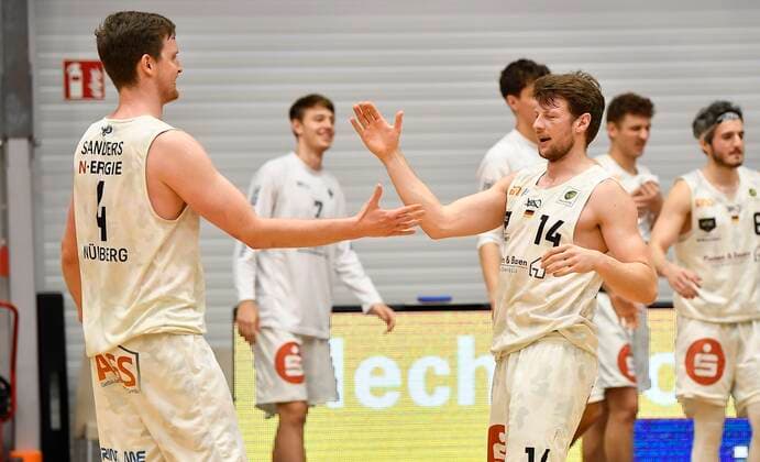 24 02 2021 Basketball Season 2020 2021 2 Bundesliga Pro A 10 Matchday Nürnberg Falcons Basketball Club NBC Uni Baskets Paderborn Moritz Sanders 4, Nürnberg Falcons BC NBC Sebastian Schröder Schroeder 14, Nürnberg Falcons BC NBC after end of game
