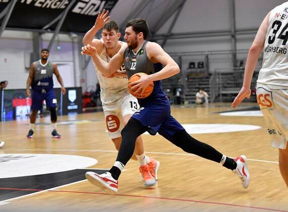 24 02 2021 Basketball Season 2020 2021 2 Bundesliga Pro A 10 Spieltag Nürnberg Falcons Basketball Club NBC Uni Baskets Paderborn Jonathan Maier 13, Nürnberg Falcons BC NBC Robert Drijencic 12, Uni Baskets Paderborn