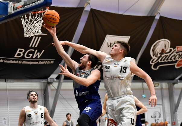 24 02 2021 Basketball Season 2020 2021 2 Bundesliga Pro A 10 Spieltag Nürnberg Falcons Basketball Club NBC Uni Baskets Paderborn Robert Drijencic 12, Uni Baskets Paderborn Jonathan Maier 13, Nürnberg Falcons BC NBC