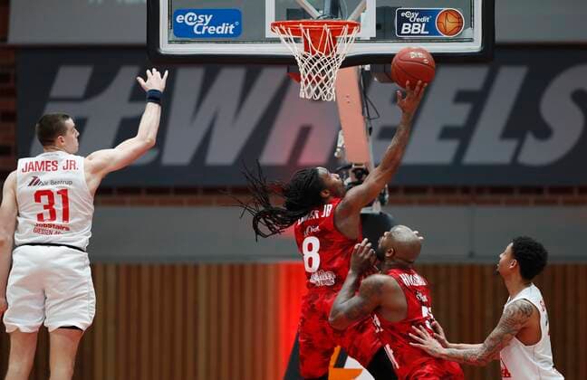 24 02 2021, Basketball, BBL 2020 2021, Matchday 17, s Oliver Wuerzburg JobStairs GIESSEN 46ers, GER, s Oliver Arena in Wuerzburg Picture from left Scottie James JobStairs GIESSEN 46ers , Robert Lowery s Oliver Wuerzburg , Murphy Holloway s Oliver Wuerzburg and Diante Garrett JobStairs GIESSEN 46ers , Copyright: HMBxMedia xHeikoxBecker