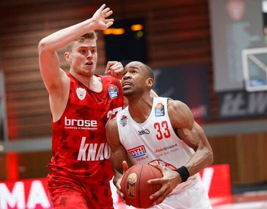 24 02 2021, Basketball, BBL 2020 2021, Matchday 17, s Oliver Wuerzburg JobStairs GIESSEN 46ers, GER, s Oliver Arena in Wuerzburg Picture Jonas Weitzel s Oliver Wuerzburg and Brandon Thomas GIESSEN 46ers, 33 , Copyright: HMBxMedia xHeikoxBecker
