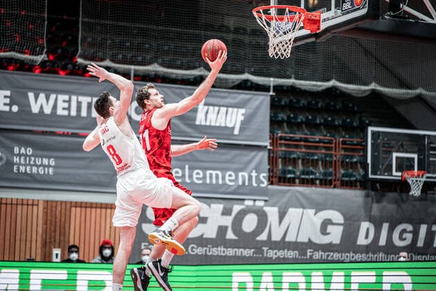 21 Florian Koch, s Oliver Würzburg in action during the game s Oliver Würzburg JobStairs GIESSEN 46ers Copyright: