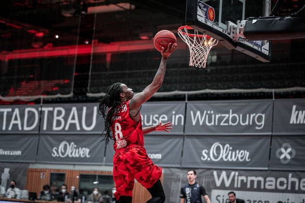 8 Lowery Robert, s Oliver Würzburg in action during the game s Oliver Würzburg JobStairs GIESSEN 46ers Copyright: