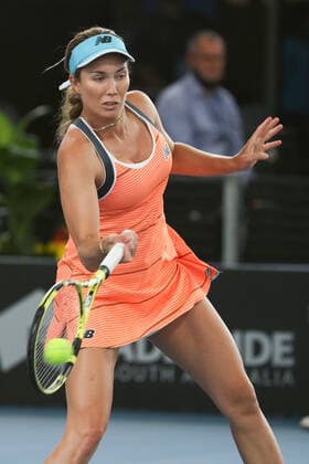 ADELAIDE, AUSTRALIA - FEBRUARY 25: Danielle Collins of United States plays a shot against Iga Swiatek of Poland during their singles match on day four of the Adelaide International tennis tournament at Memorial Drive on February 25, 2021 in Adelaide, Australia. (Photo by Peter Mundy Speed Media Icon Sportswire) TENNIS: FEB 25 - Adelaide International Icon210225207