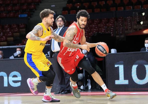 25 02 2021, EuroLeague, FCB Basketball vs Maccabi Tel Aviv, Audi Dome Muenchen, Sport, in the picture Scottie Wilbekin Maccabi Tel Aviv vs Wade Baldwin FCB Basketball
