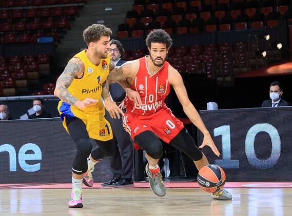 25 02 2021, EuroLeague, FCB Basketball vs Maccabi Tel Aviv, Audi Dome Muenchen, Sport, in the picture Scottie Wilbekin Maccabi Tel Aviv vs Wade Baldwin FCB Basketball