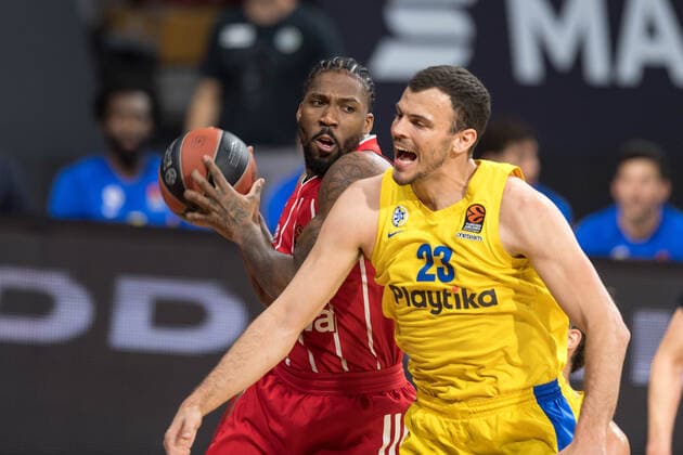 Basketball, Euroleague, FC Bayern Munich Maccabi Tel Aviv In the picture Jalen REYNOLDS FC Bayern Munich, 8 and Ante ZIZIC Maccabi Tel Aviv, 23 Rebound Munich Audi Dome Bayern Germany Copyright: Passion2Press.dex xMarkusxFischerx