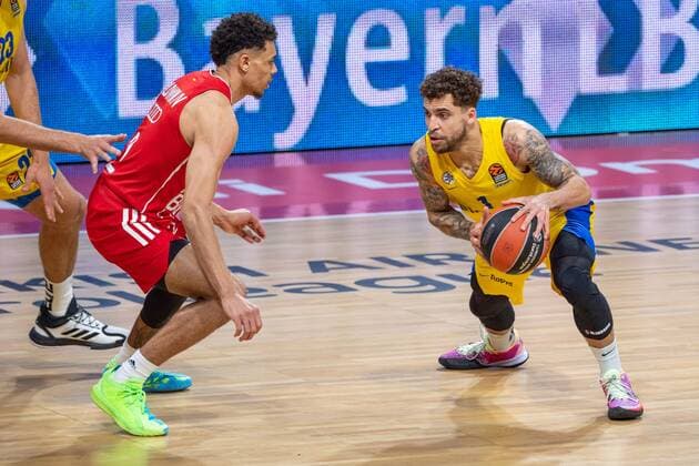 Nick Weiler Babb 0 FC Bayern , Scottie Wilbekin 1 Maccabi Fox Tel Aviv , FC Bayern Basketball vs Maccabi Tel Aviv, EuroLeague, 25 02 2021 Muenchen Bayern Germany Copyright: xkolbert-press UlrichxGamelx