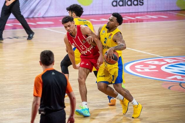 Wade Baldwin 2 FC Bayern , Chris Jones 3 Maccabi Fox Tel Aviv , FC Bayern Basketball vs Maccabi Tel Aviv, EuroLeague, 25 02 2021 Muenchen Bayern Germany Copyright: xkolbert-press UlrichxGamelx