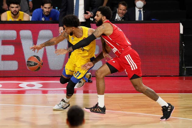 Duel between Tyler Dorsey Tel Aviv and D J Seeley FCBB FC Bayern Basketball vs Maccabi Playtika Tel Aviv, Basketball, EuroLeague, 26 Matchday, 2020 2021, 25 02 2021, FC Bayern Basketball vs Maccabi Playtika Tel Aviv, Basketball, EuroLeague, 26 Matchday, 2020 2021, 25 02 2021, Munich. Copyright: xMarcelxEngelbrechtx Eibner-Pressefotox EP_met