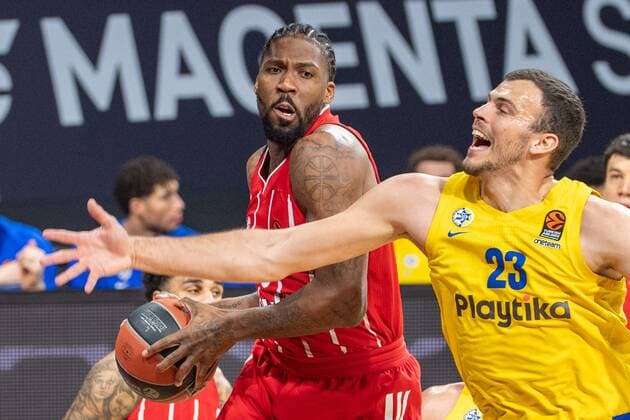 Jalen Reynolds 8 FC Bayern , Ante Zizic 23 Maccabi Fox Tel Aviv , FC Bayern Basketball vs Maccabi Tel Aviv, EuroLeague, 25 02 2021 Muenchen Bayern Germany Copyright: xkolbert-press UlrichxGamelx