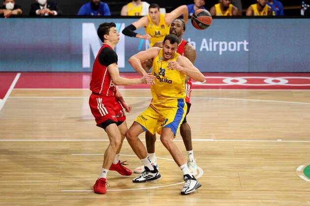 Vladimir Lucic FCBB and Ante Zizic Tel Aviv FC Bayern Basketball vs Maccabi Playtika Tel Aviv, Basketball, EuroLeague, 26 Matchday, 2020 2021, 25 02 2021, FC Bayern Basketball vs Maccabi Playtika Tel Aviv, Basketball, EuroLeague, 26 Matchday, 2020 2021, 25 02 2021, Munich. Copyright: xMarcelxEngelbrechtx Eibner-Pressefotox EP_met