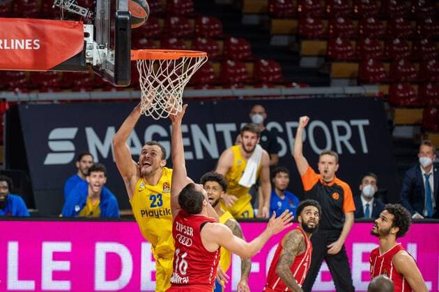 Ante Zizic 23 Maccabi Fox Tel Aviv , Paul Zipser 16 FC Bayern , FC Bayern Basketball vs Maccabi Tel Aviv, EuroLeague, 25 02 2021 Muenchen Bayern Germany Copyright: xkolbert-press UlrichxGamelx
