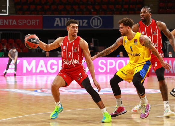 2 Wade Baldwin FCBB red, vs 1 Scottie Wilbekin Maccabi basketball, EuroLeague, FC Bayern Munich vs Maccabi Tel Aviv, Audi Dome, 25 02 2021 PHOTO Mladen Lackovic LakoPress