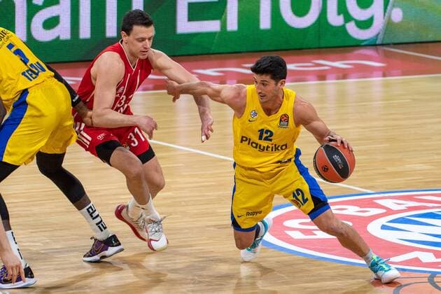 Zan Mark Sisko 31 FC Bayern , John DiBartolomeo 12 Maccabi Fox Tel Aviv , FC Bayern Basketball vs Maccabi Tel Aviv, EuroLeague, 25 02 2021 Muenchen Bayern Germany Copyright: xkolbert-press UlrichxGamelx
