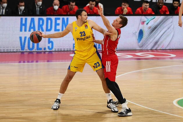 Ante Zizic Tel Aviv and Leon Radosevic FCBB FC Bayern Basketball vs Maccabi Playtika Tel Aviv, Basketball, EuroLeague, 26 Matchday, 2020 2021, 25 02 2021, FC Bayern Basketball vs Maccabi Playtika Tel Aviv, Basketball, EuroLeague, 26 Matchday, 2020 2021, 25 02 2021, Munich. Copyright: xMarcelxEngelbrechtx Eibner-Pressefotox EP_met