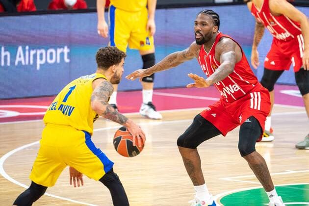 Scottie Wilbekin 1 Maccabi Fox Tel Aviv , Jalen Reynolds 8 FC Bayern , FC Bayern Basketball vs Maccabi Tel Aviv, EuroLeague, 25 02 2021 Muenchen Bayern Germany Copyright: xkolbert-press UlrichxGamelx