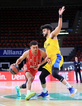 25 02 2021, EuroLeague, FCB Basketball vs Maccabi Tel Aviv, Audi Dome Muenchen, Sport, in the picture Wade Baldwin FCB Basketball vs E Bryant Maccabi Tel Aviv