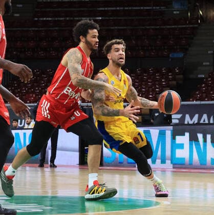 25 02 2021, EuroLeague, FCB Basketball vs Maccabi Tel Aviv, Audi Dome Muenchen, Sport, in the picture Nick Weiler Babi FCB Basketball vs Scottie Wilbekin Maccabi Tel Aviv